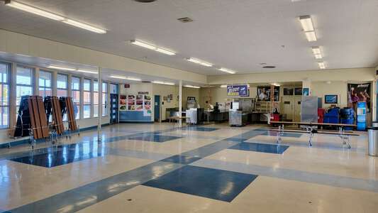 Ensign Middle School (7-8) Cafeteria in Newport Beach 3