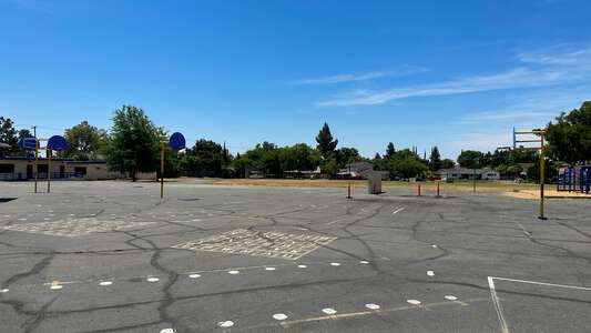 Frontier Elementary School Outdoor Basketball Courts in Sacramento