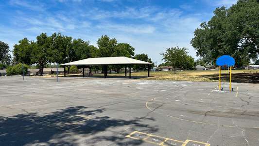 Frontier Elementary School Outdoor Basketball Courts in Sacramento