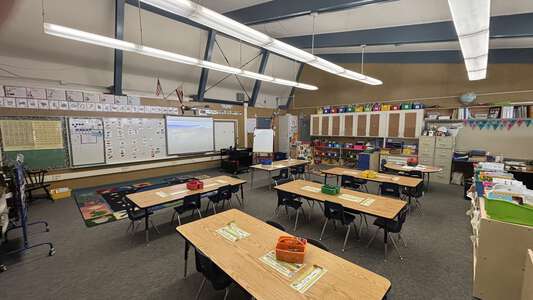 Del Rey Elementary School Book Room in Orinda