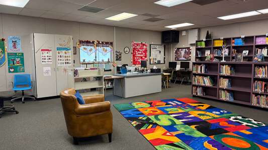 Valley View Elementary School Library in Lancaster 3