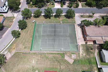 O. Henry Middle School Tennis Courts/Outdoor Basketball Courts in Austin