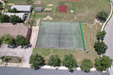 O. Henry Middle School Tennis Courts/Outdoor Basketball Courts in Austin