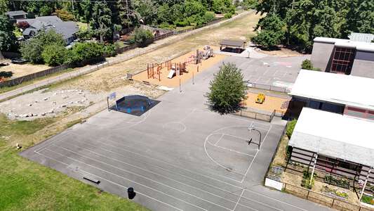 Benjamin Franklin Elementary School Outdoor Basketball Courts in Kirkland
