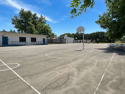 Hazel Strauch Elementary School Outdoor Basketball Courts 1 in Sacramento