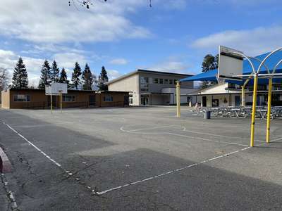 Benjamin Bubb Elementary School Outdoor Basketball Courts in Mountain View