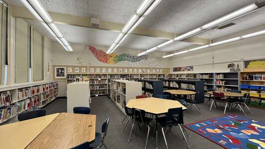 Charlemagne Elementary School Library in Eugene 3