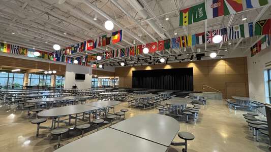 Lakeridge Middle School Cafeteria in Lake Oswego