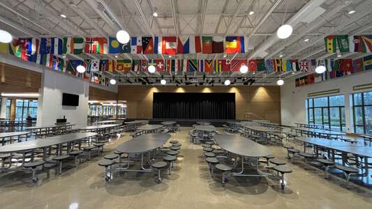 Lakeridge Middle School Cafeteria in Lake Oswego