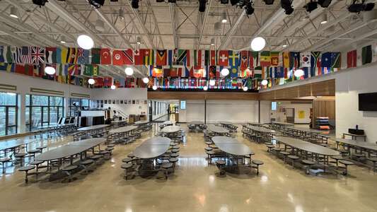 Lakeridge Middle School Cafeteria in Lake Oswego