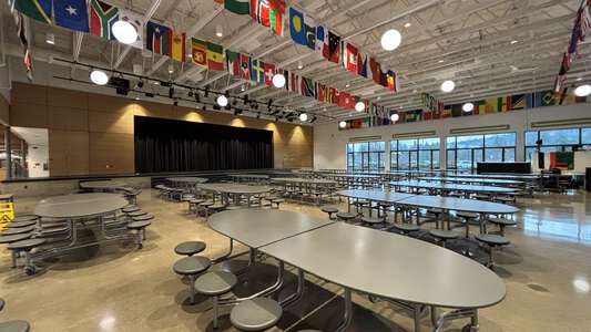Lakeridge Middle School Cafeteria in Lake Oswego