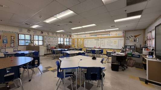 Lindbergh Elementary School Classroom Standard in Lynwood 3