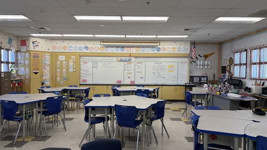 Lindbergh Elementary School Classroom Standard in Lynwood 4