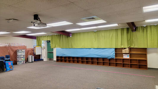 Mountain View Elementary School Classroom Standard in Visalia