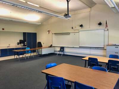 Country Club Elementary School Classroom Standard in San Ramon