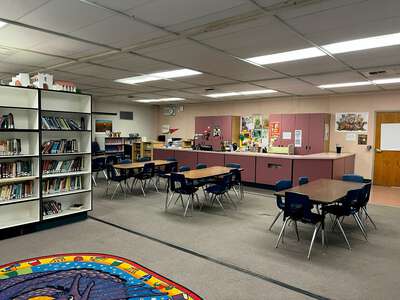 Tremont Elementary School Library in Dixon