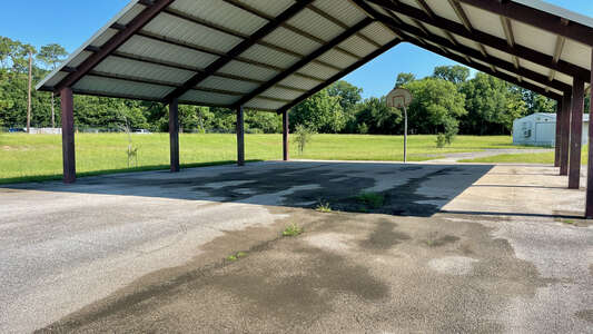 Robinson Elementary Outdoor Basketball Courts in Houston