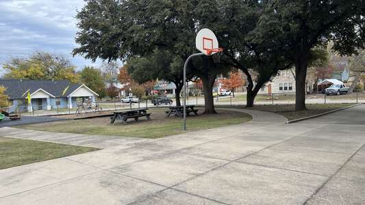 Daggett Elementary School Outdoor Basketball Courts in Fort Worth