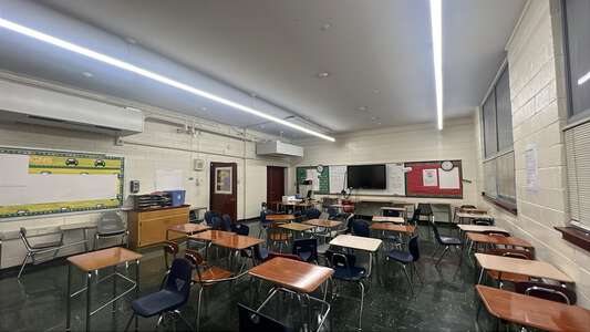 West Mecklenburg High School Room 132 - Conference Room in Charlotte 2