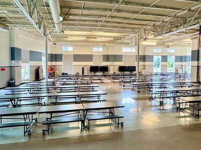 Houck Middle School Cafeteria in Salem