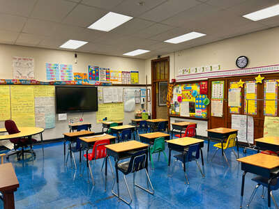 Dixon - Arthur Dixon Elementary School Classroom Standard in Chicago
