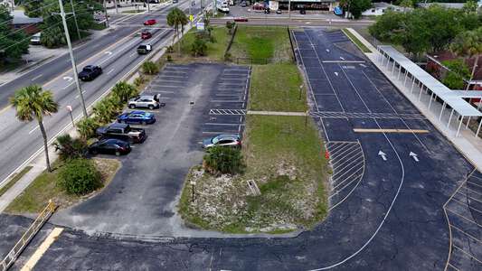 Lake Lucina Elementary School Parking Lot (3 hr min) in Jacksonville 2