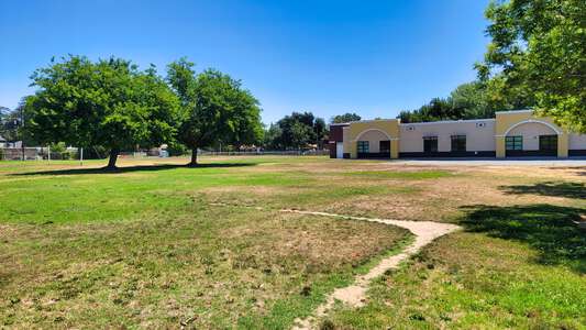 Magnolia Elementary School Field - Practice in Riverside