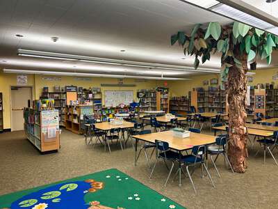 Four Corners Elementary School Library in Salem 4