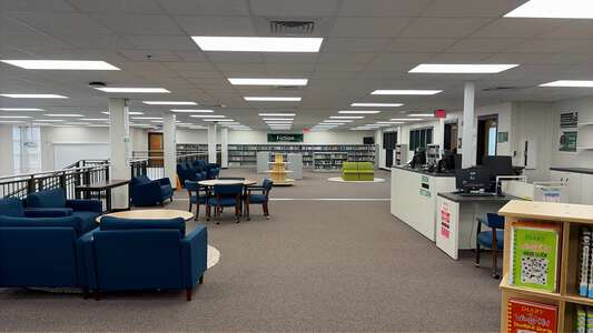 Creekland Middle School Library in Lawrenceville 2