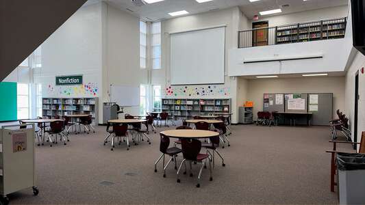 Creekland Middle School Library in Lawrenceville 4