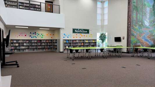 Creekland Middle School Library in Lawrenceville 5