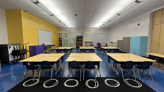 Chávez Elementary School Classroom Standard in Eugene 4