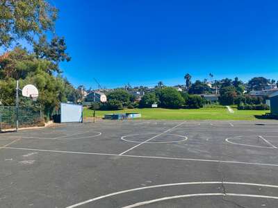 Robinson Elementary School Outdoor Basketball Courts in Manhattan Beach
