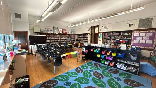 Ebinger - Christian Ebinger Elementary School Library in Chicago 4