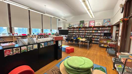 Ebinger - Christian Ebinger Elementary School Library in Chicago 5