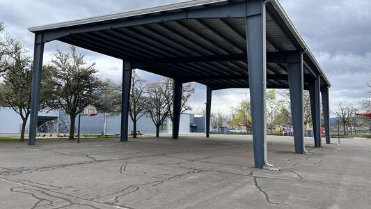 Ridgeview Elementary School Blacktop / Basketball Courts in Springfield