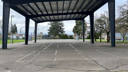 Ridgeview Elementary School Blacktop / Basketball Courts in Springfield