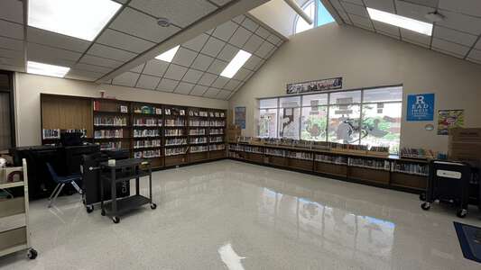 Black Elementary School Library in Houston 4