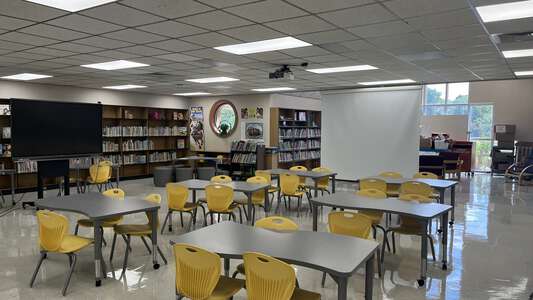Black Elementary School Library in Houston 3