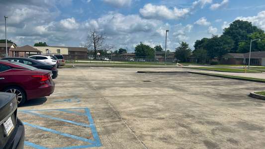 LaBelle Aire Elementary School Parking Lot - Visitors in Baton Rouge 3