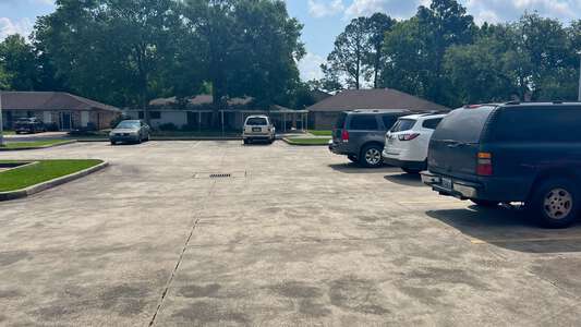 LaBelle Aire Elementary School Parking Lot - Visitors in Baton Rouge 4