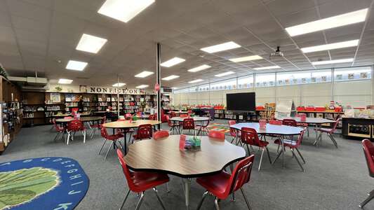 Goodman Elementary School Library in Houston 3