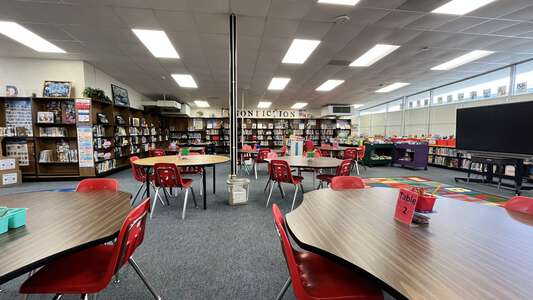 Goodman Elementary School Library in Houston 2