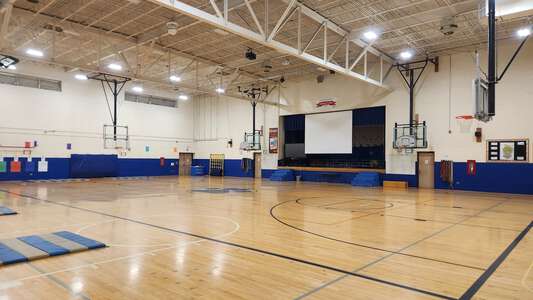 East Knox Elementary School Gym in Mascot