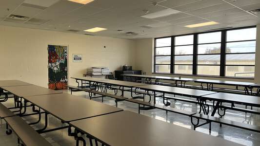 Daggett Middle School Cafeteria in Fort Worht