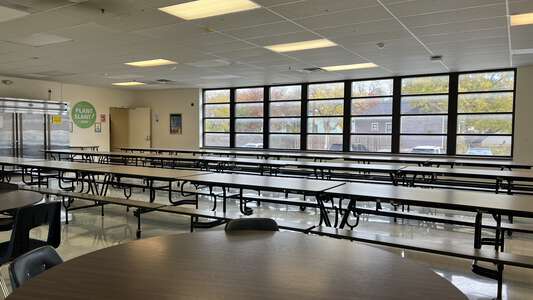 Daggett Middle School Cafeteria in Fort Worht