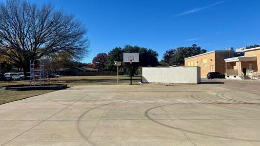 East Handley Elementary School Outdoor Basketball Courts in Fort Worth
