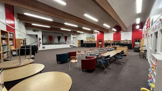 Tyhee Elementary School Media Center in Chubbuck 4
