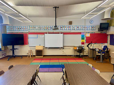 Leataata Floyd Elementary School Classroom Standard in Sacramento