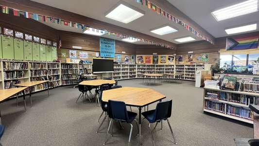 Louisa May Alcott Elementary School Library in Redmond 2